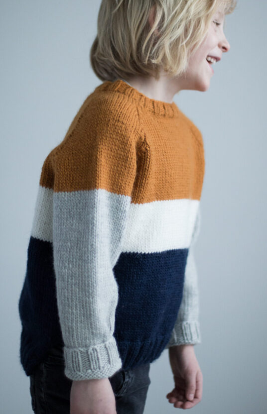 jubel sweater kids pattern - HipKnitShop enkel strikkegenser til barn med raglan. Barnestrikk genser inspirasjon