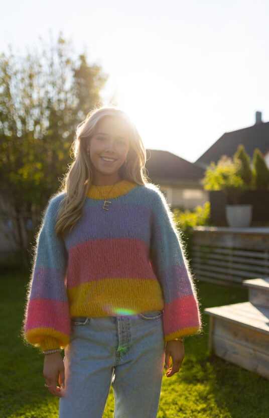 strikkegenser fargerik striper i fluff mohair. Inspirasjon strikkegenser jente ungdom dame