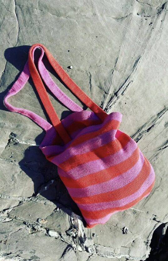 knitted totebag pattern in cotton yarn. Strikkeoppskrifter i bomull veske handlenett