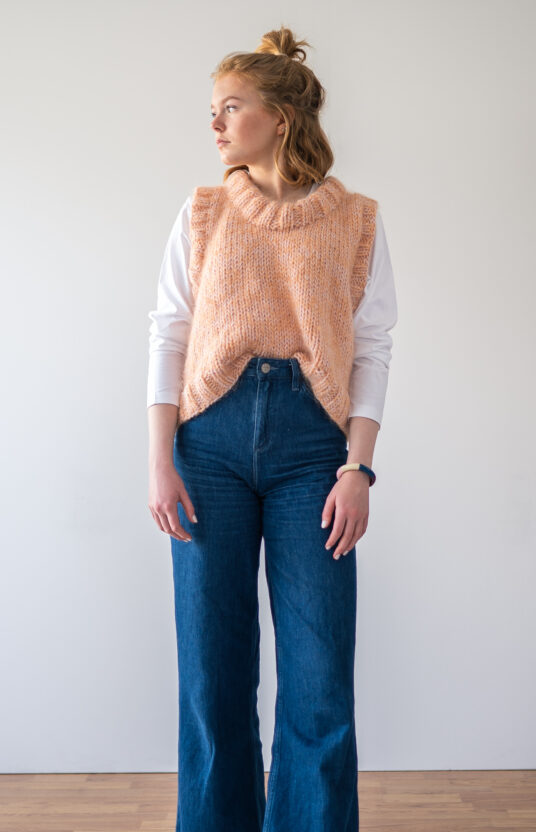 strikkeoppskrift på vest / slipover til dame. Tykk vest strikkeoppskrift. Knitted slipover women pattern. Chunky vest