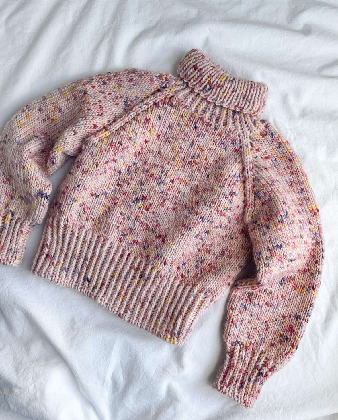 Summer Rain Sweater - Kids by HipKnitShop høyhalset genser barn strikkeoppskrift