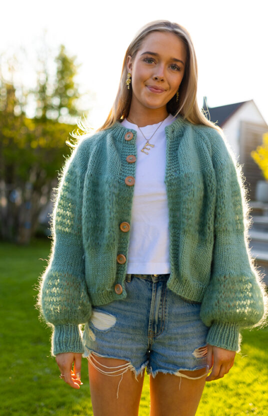 Strikkejakke oppskrift og garn strikk raglan hip wool fluff mohair nettbutikk inspirasjon jakke