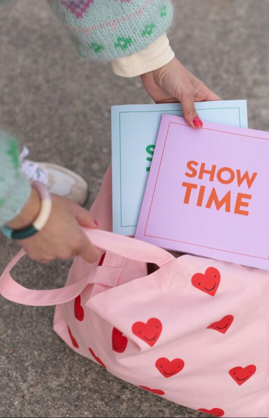 115826-Showtime-bok-rosa-1 - HipKnitShop knitters bag cotton