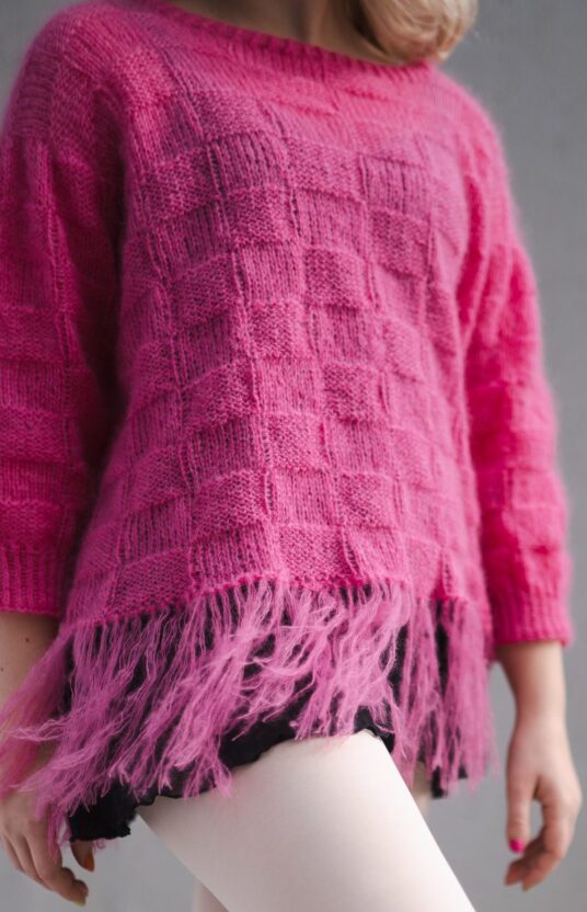 115826-Showtime-bok-rosa-6 - HipKnitShop genser med frynser strikk