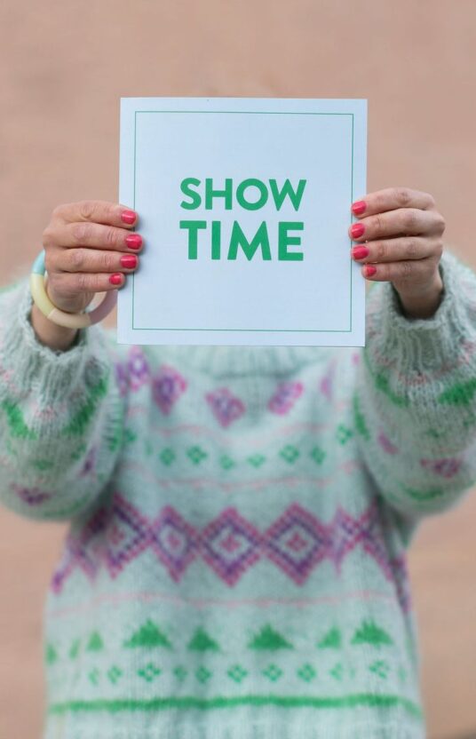 116685-Showtime-bok-mint - HipKnitShop coffee table book knitting