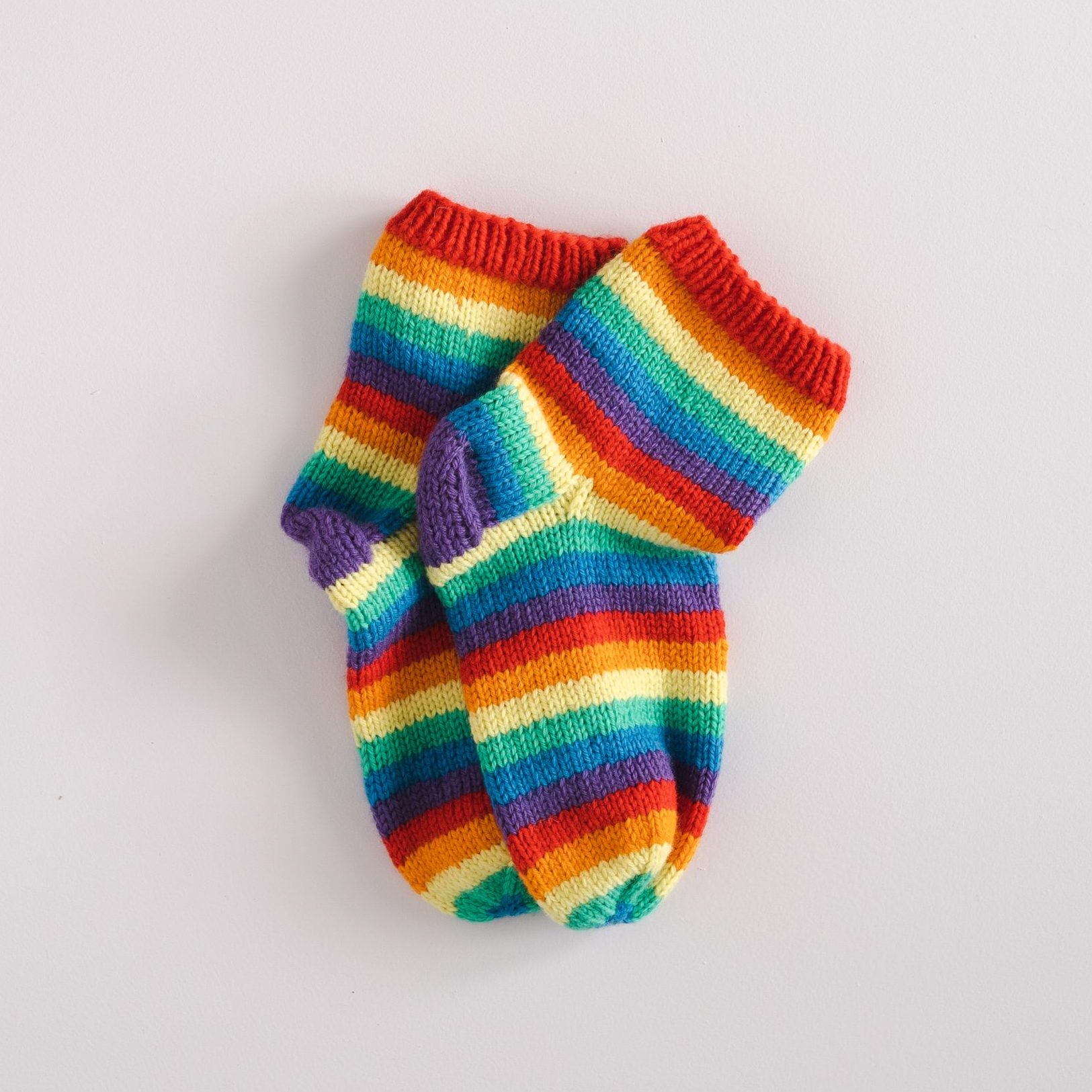 140920-OverTheRainbow-soccer-kit-1 - HipKnitShop ullsokker oppskrift regnbue
