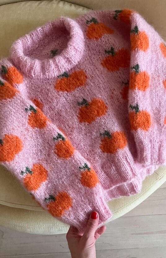 strikk til jente søt genser med frukter fruity sweater pattern