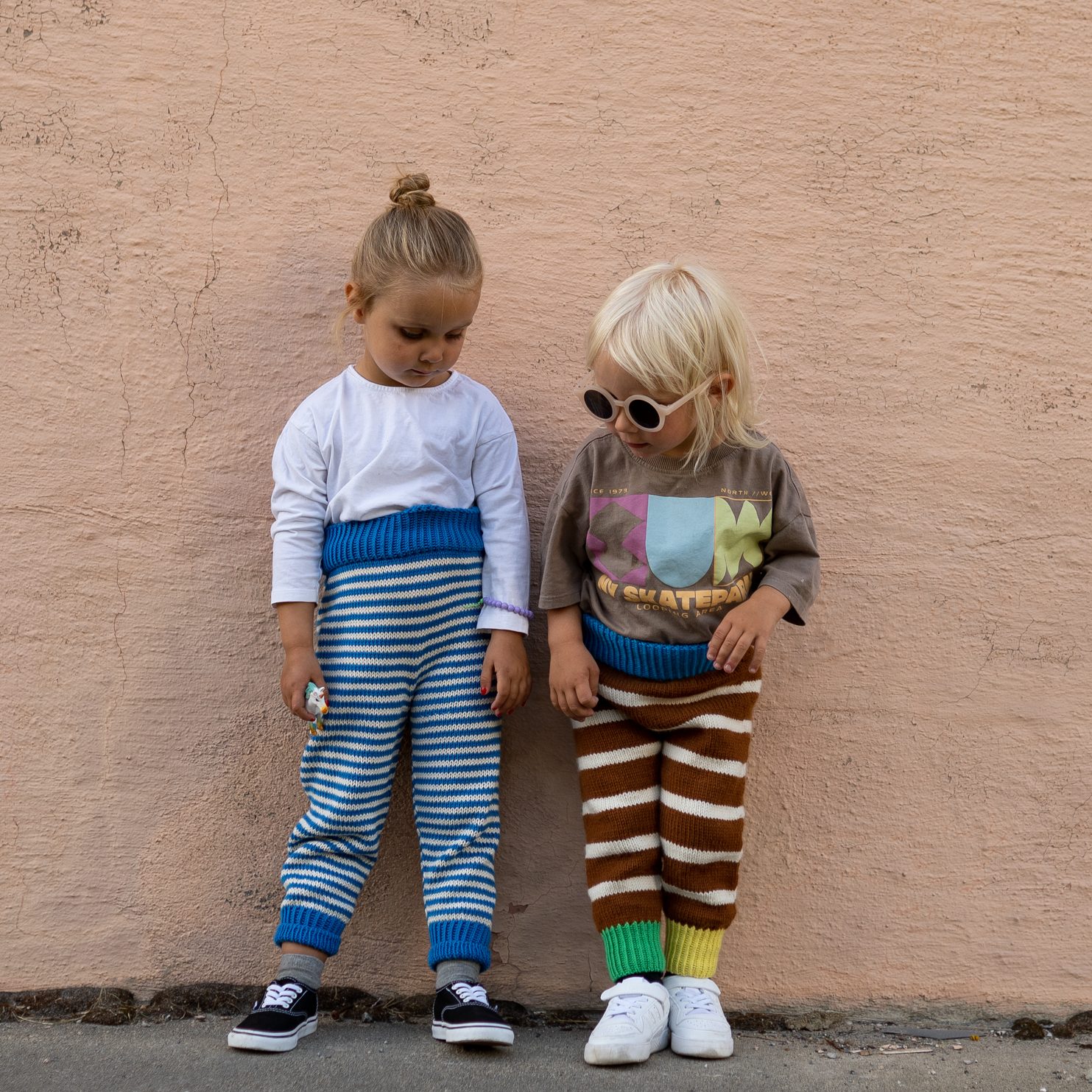 180113-New-Kids-on-the-block-pants-knitting-pattern - HipKnitShop strikkeoppskrift bukse barn bomull
