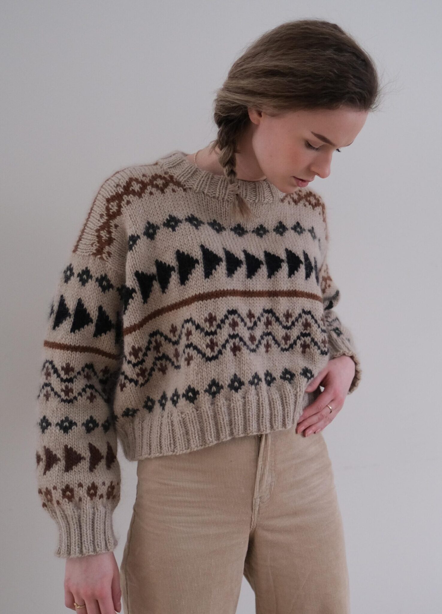 182657-Rewind-Sweater-Brown-Kit-1 - HipKnitShop strikkeoppskrift turgenser dame fargerik strikkegensee mønster 80talls
