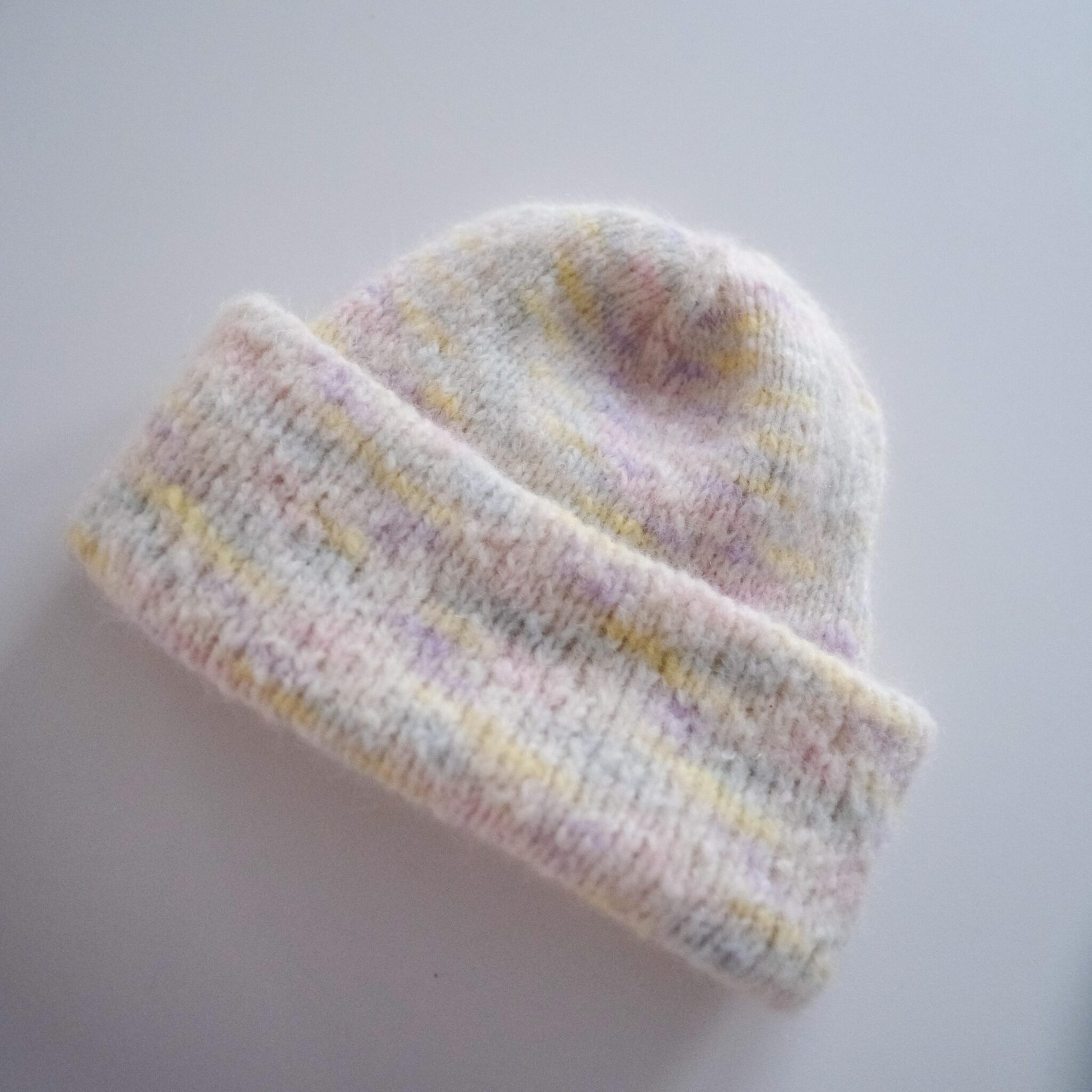 185402-Pokerface-blue-knitting-pattern-4 - HipKnitShop strikkelue oppskrift
