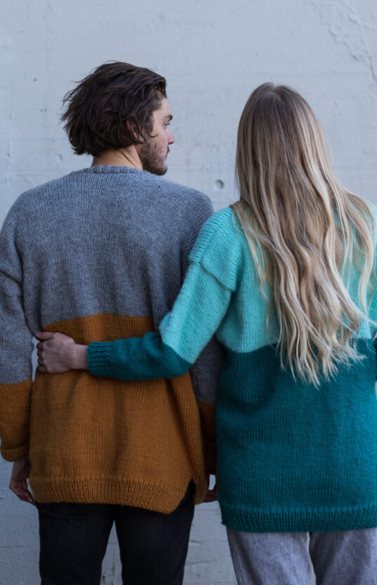 25206-Festival-jakka-dame-strikkeoppskrift-12 - HipKnitShop mens knitwear Parkenstrikk strikkehefte