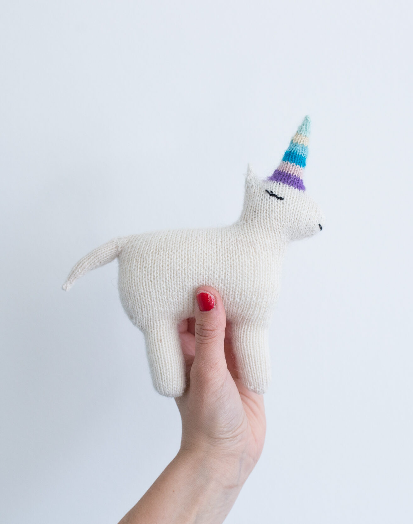 25277-Enhjorning-strikkeoppskrift - HipKnitShop unicorn knitting pattern