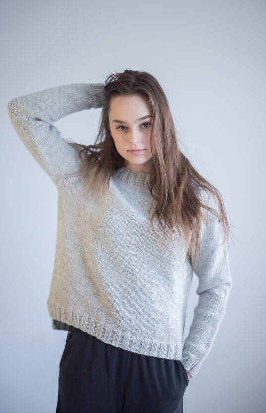 25437-Polly-Sweater-Knitting-Pattern-1 - HipKnitShop strikkeoppskrift enkel genser dame