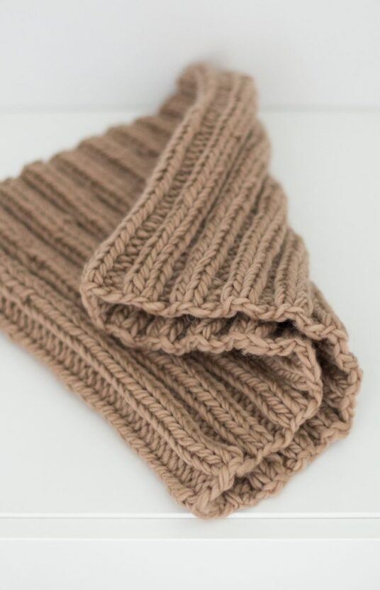 25622-Ruth-scarf-kit-1 - HipKnitShop strikkeoppskrift hals