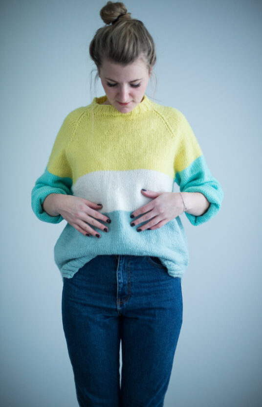 25735-Jubel-genser-kit - HipKnitShop knitting pattern women sweater raglansleeves