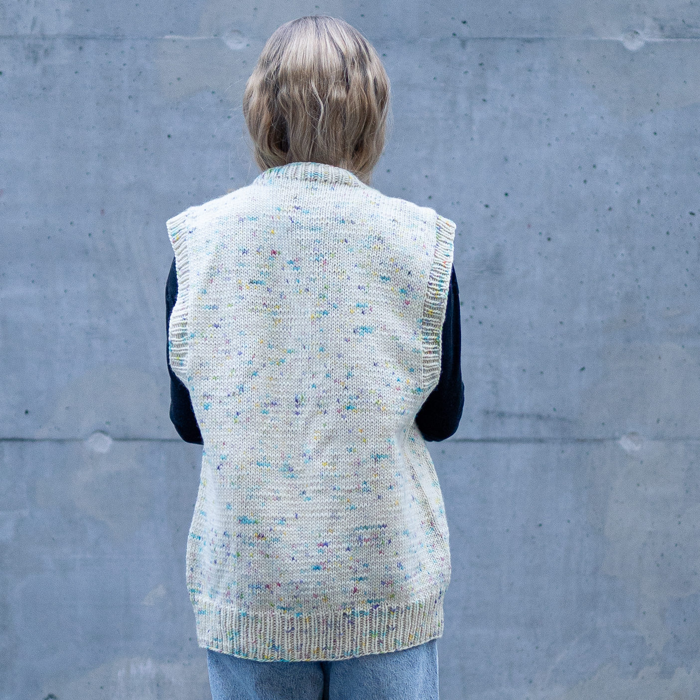 26151-Julia-vest-kit-2 - HipKnitShop kule strikkeoppskrifter til dame