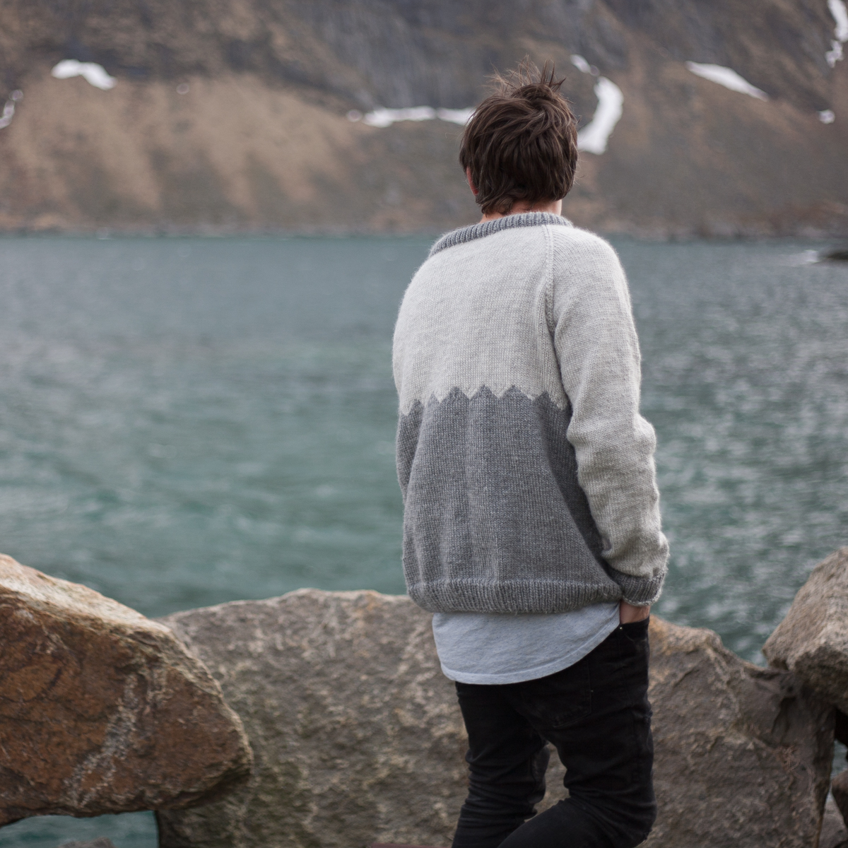 26286-Mountain-peak-sweater-men-kit - HipKnitShop strikkeoppskrift enkel genser herre