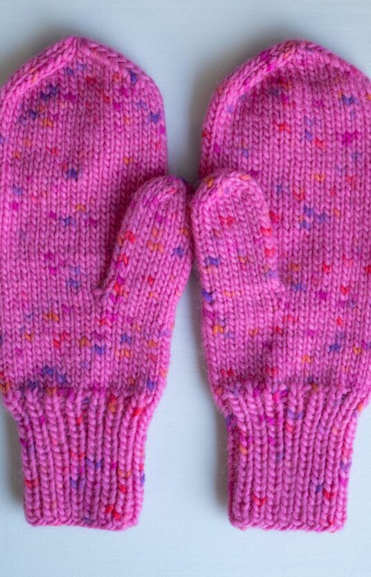 26907-Stay-Warm-votter-kit-1 - HipKnitShop votter dame strikkeoppskrift