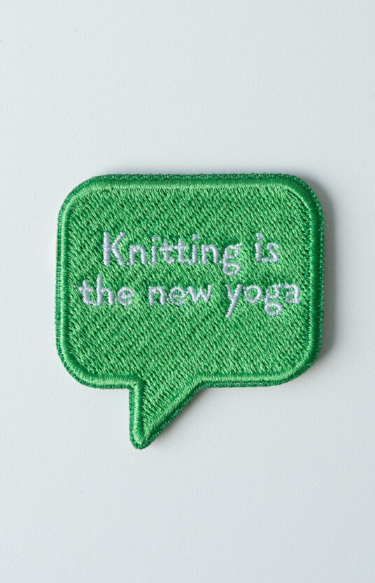 27303-Knitting-is-the-new-yoga-strykemerke-gronn-1 - HipKnitShop strykemerke grønn strikk