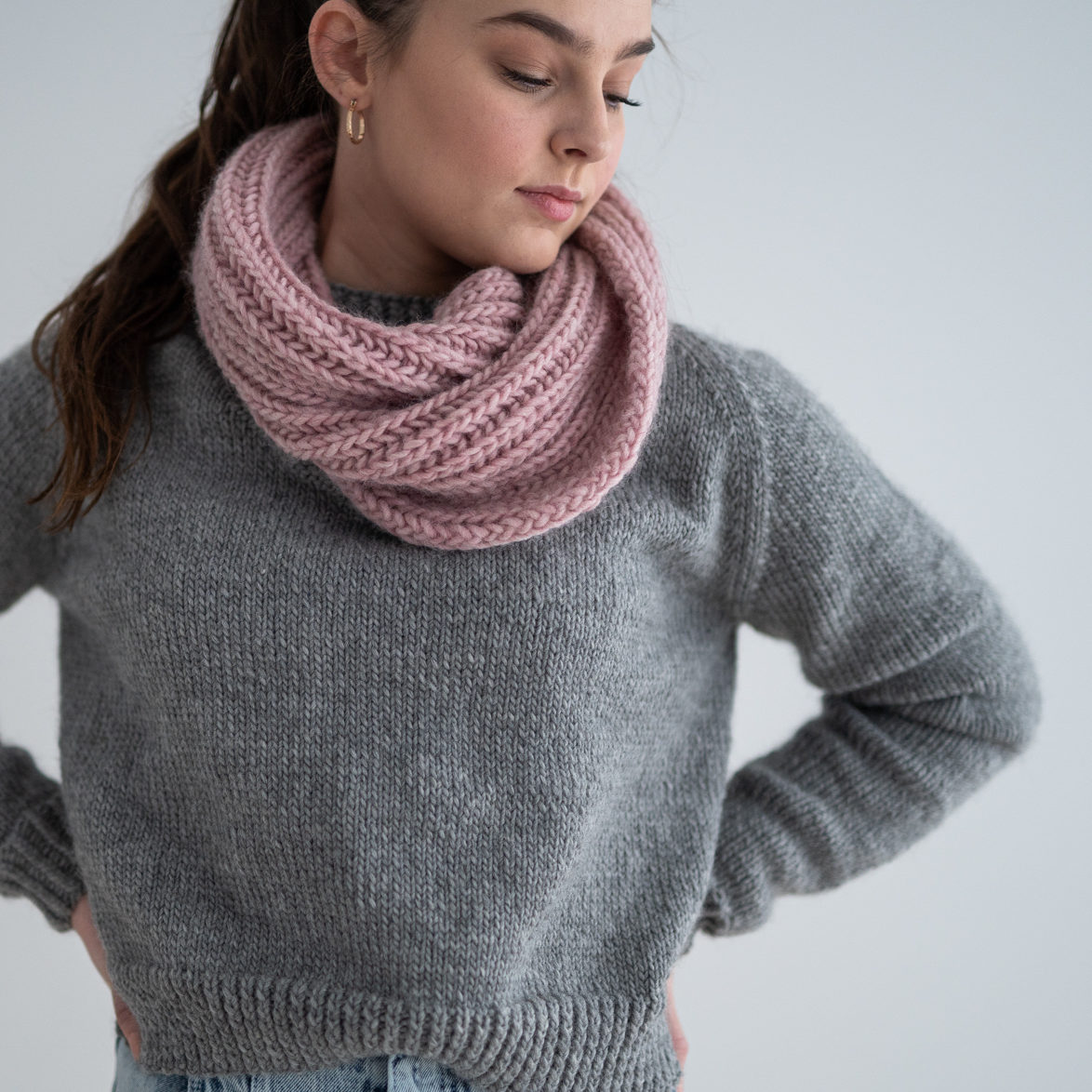 28191-Twist-it-scarf-kit-3 - HipKnitShop strikket hals oppskrift