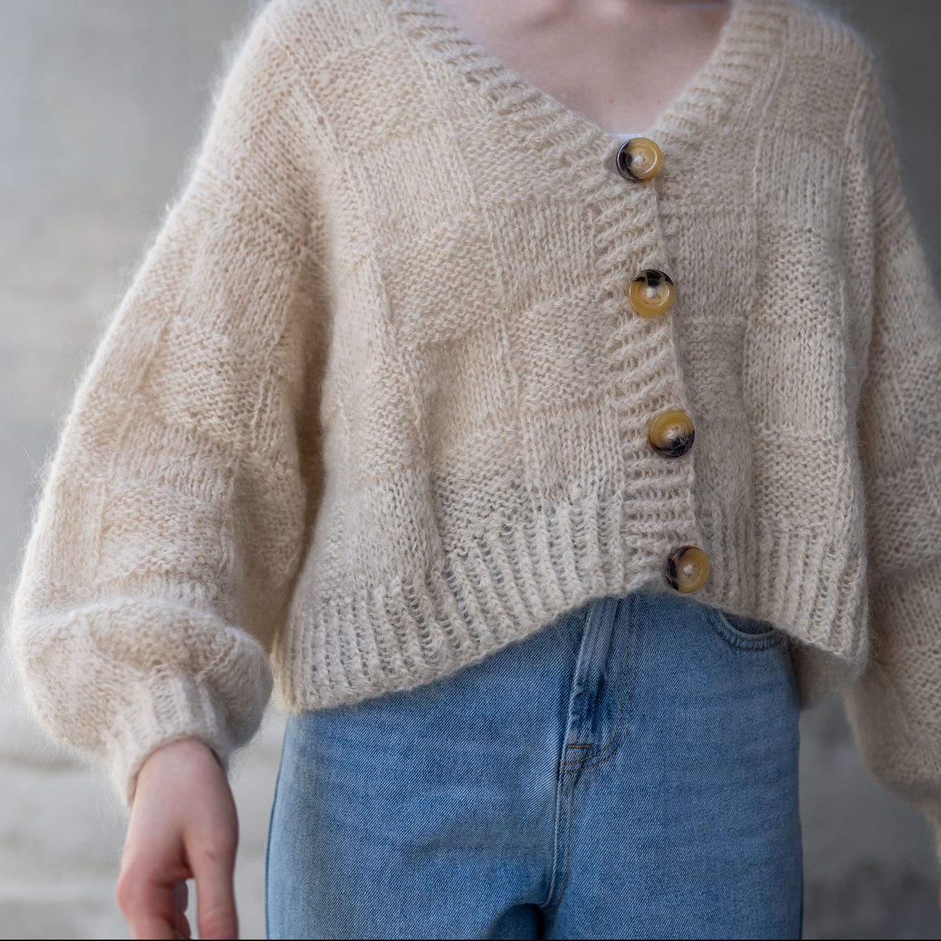 75206-Showtime-cardigan-kit - HipKnitShop strikkejakke dame oppskrift
