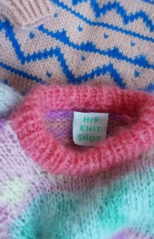 97281-HipKnitShop-square-label-9 - HipKnitShop 80 talls strikk inspirasjon