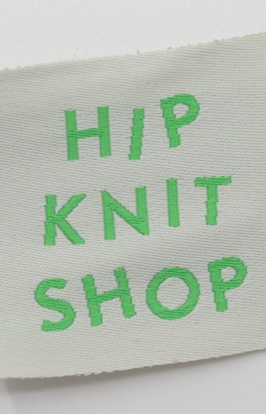 97337-HipKnitShop-square-label-gronn-1 - HipKnitShop hipknitshop label