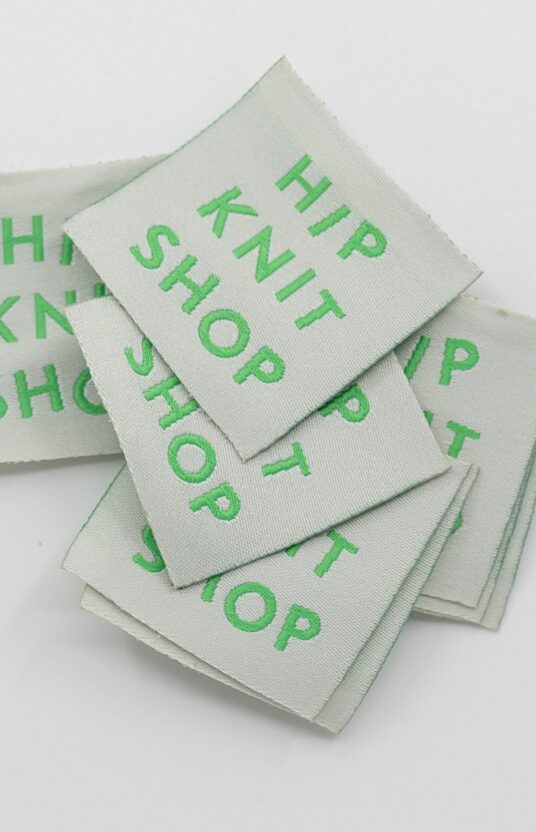 97337-HipKnitShop-square-label-gronn - HipKnitShop hipknitshop label