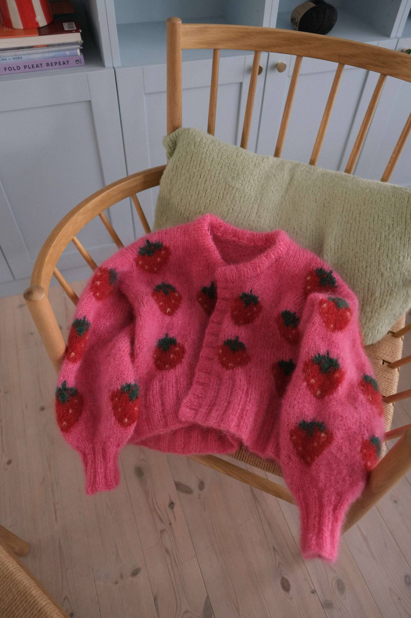 229062-Fruity-cardigan-strawberry-kit-3 - HipKnitShop 39df3cde-1ac6-4dc2-9d29-330db3f0b8b5