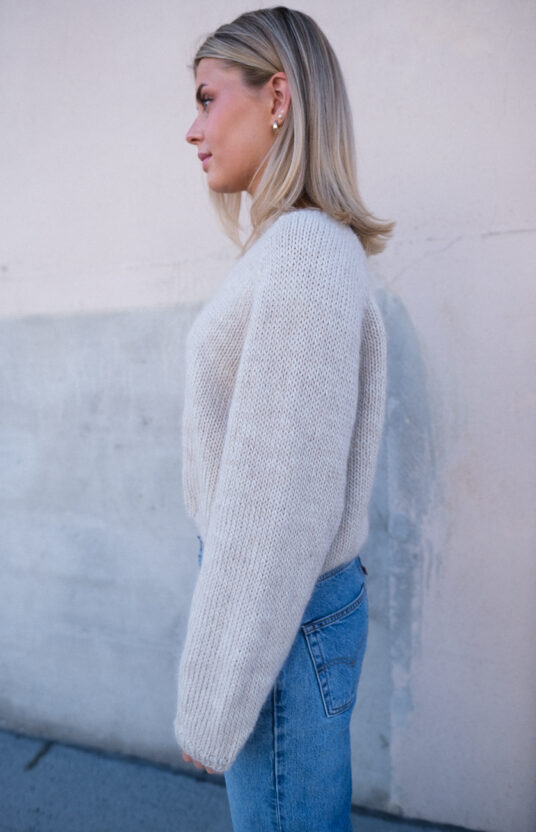strikkeoppskrift basic genser med v-hals i ull dame mønster genser hip wool