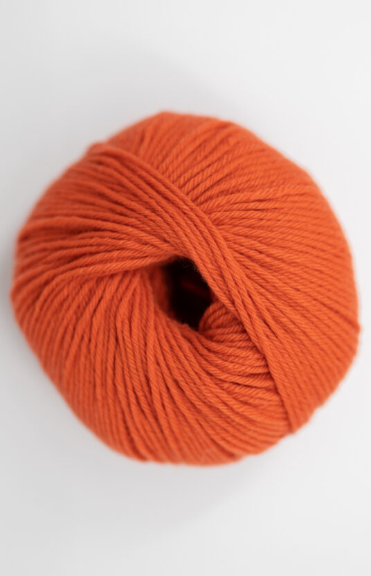 merinogarn rød orange farge. myk merino fargerikt garn
