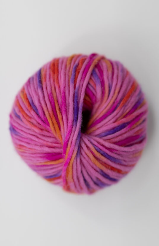 håndfarget garn fargerikt ullgarn knall rosa hip wool nettbutikk