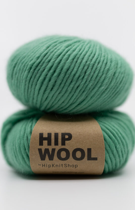 mellomgrønn garn. Ullgarn for strikk på tykke pinner. ren ull kløfri ull støvet lys grønn farge hip wool