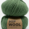 oliven grønn garn strikkeprosjekt tykke pinner. Ullgarn som ikke klør. Hip Wool nettbutikk.