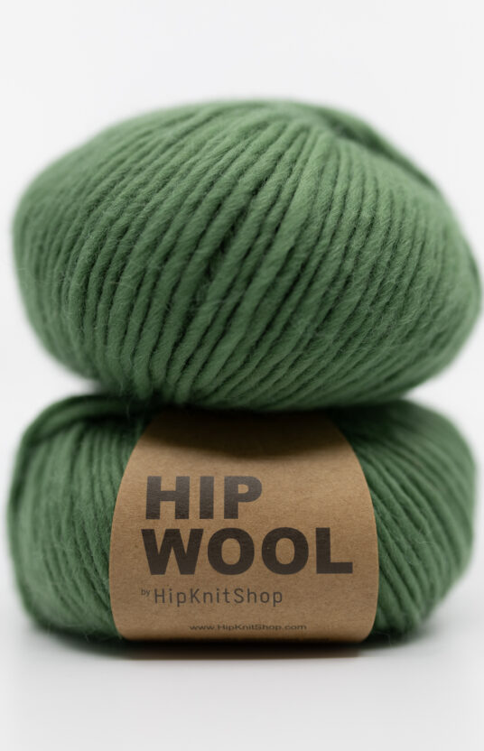 oliven grønn garn strikkeprosjekt tykke pinner. Ullgarn som ikke klør. Hip Wool nettbutikk.