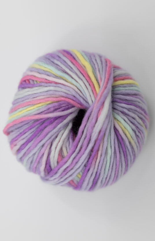 enhjørnings garn håndfarget garn lilla tykt kløfritt ull Hip wool unicorn garn nettside garn og strikk