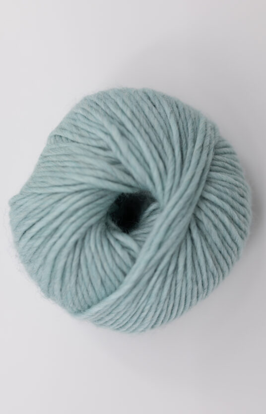 garn strikk lyse isblå farge for strikk på tykke pinner. ren ull kløfri ull mint garn hip wool