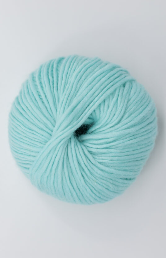 mint farget garn. Fargerikt garn til strikk på pinne 5-8 mm. nettbutikk fargerikt garn mint hip wool
