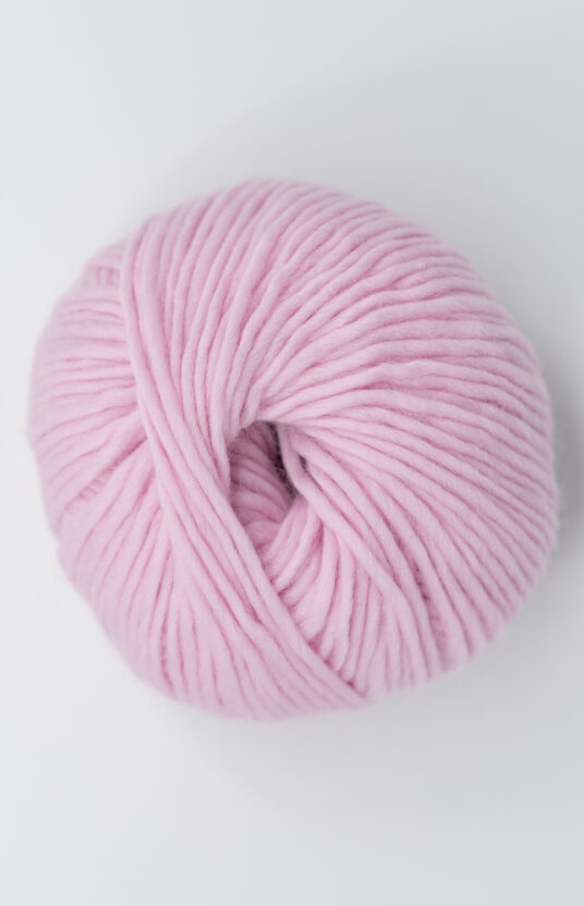 lys rosa garn. Fargerikt garn til strikk på pinne 5-8 mm. nettbutikk pastell garn ullgarn