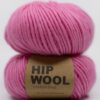 rosa tykt garn. Fargerikt garn til strikk på tykke pinner. Knall rosa Hip Wool nettbutikk