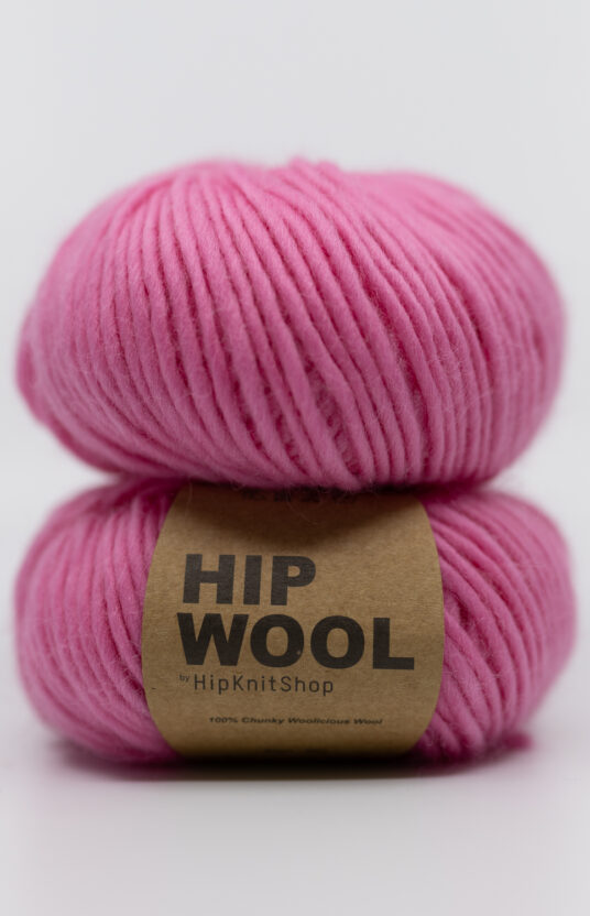 rosa tykt garn. Fargerikt garn til strikk på tykke pinner. Knall rosa Hip Wool nettbutikk
