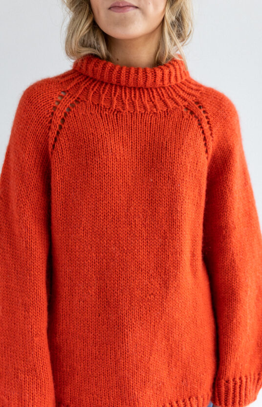 strikkegenser høy hals raglan strikkeoppskrift enkel genser varm kosegenser Hip Wool