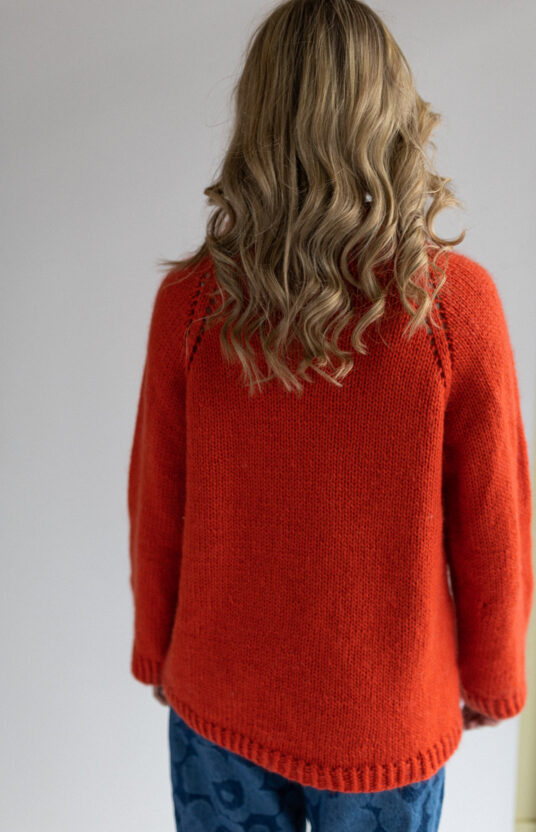 strikkegenser høy hals raglan strikkeoppskrift enkel genser varm kosegenser Hip Wool