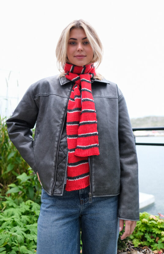 enkelt ribbestrikket skjerf tynt skjerf strikkeoppskrift dame merino strikk inspirasjon tilbehør julegavestrikk