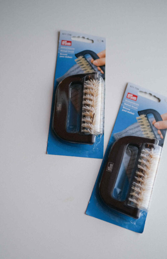 mohairbørste for å børste opp mohair. Børste til mohair strikk. Tilbehør og utstyr til strikk