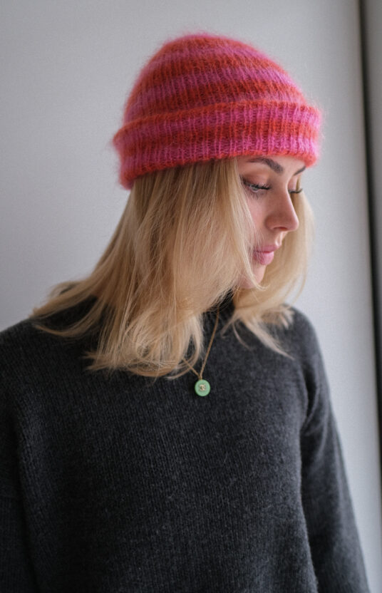strikkeoppskrift lue i ribb. Enkel lue strikkeoppskrift dame og barn. Fin lue mohair mønster nettbutikk.