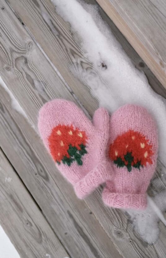 strawberry mittens knitting pattern for cute knitted mittens kids and women