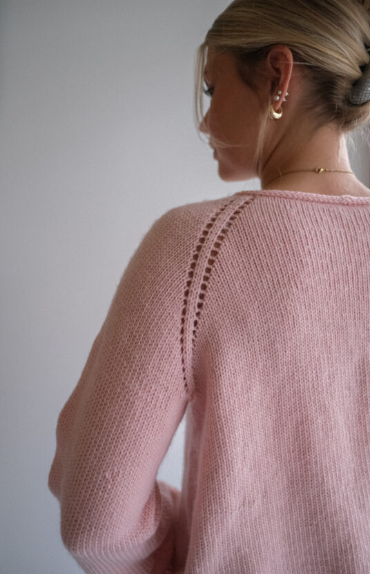 simple sweater knitting pattern. Hverdagsgenser raglan strikkeoppskrift. populære strikkeoppskrifter dame