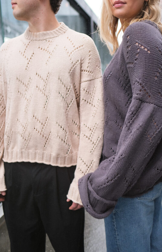strikkegenser i bomull med struktur. unisex strikegenser dame og herre. strikk i bomull unisex knitting patterns. Cotton sweater knit pattern