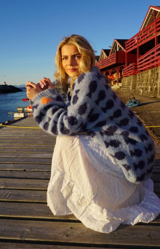 knitting pattern summer sweater fluffy fishy sweater fargerik og fluffy strikkegenser til dame og herre strikkeoppskrift mohair genser